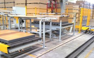 輕便靈活的多柱鋁合金升降平臺，專為商場清潔設計